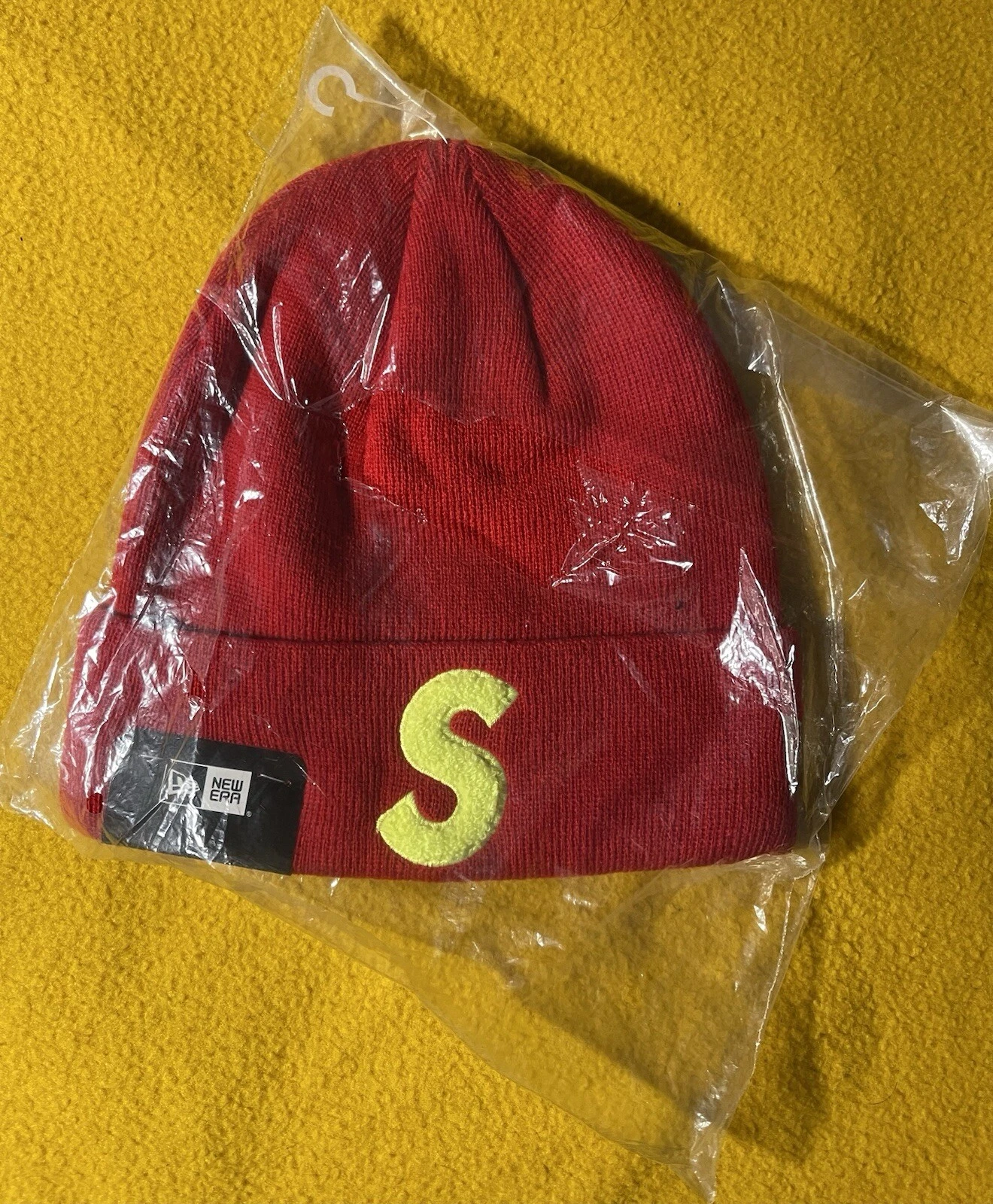 Bonnet rouge logo Supreme x New Era FW19 S neuf avec étiquettes