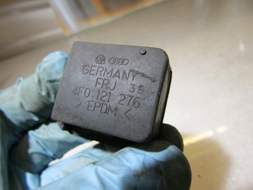 Audi A6 C6 04-08 2.0 Tdi BLB engine cooling radiator rubber mount 4f0121276 - Picture 3 of 4
