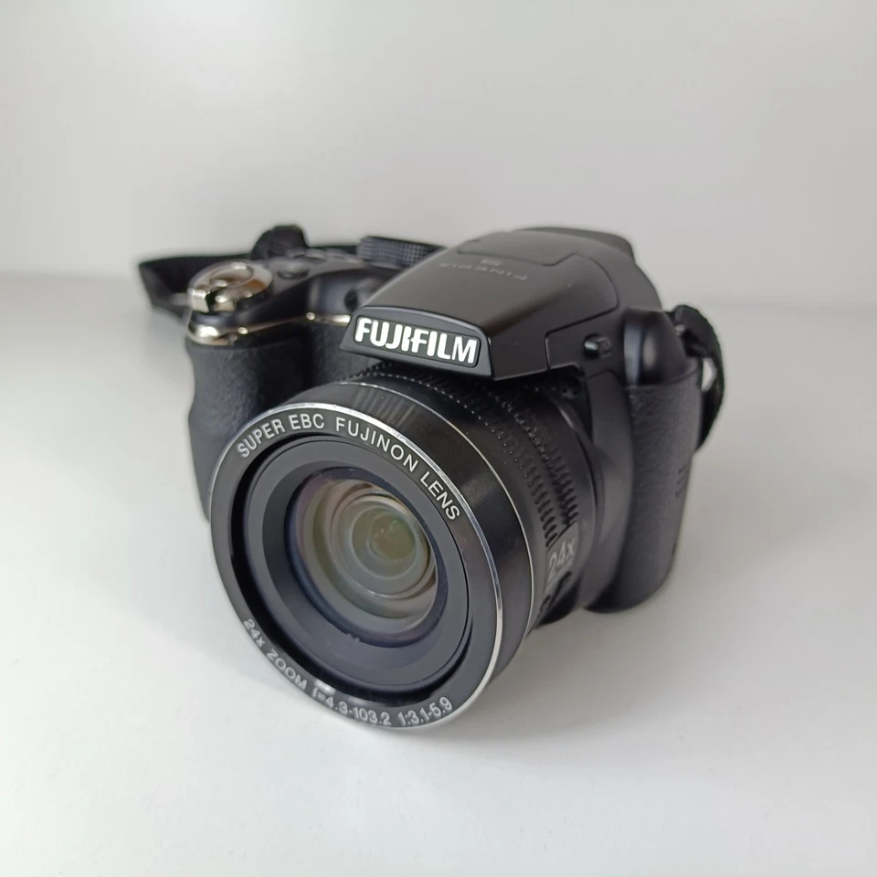 Fujifilm FinePix S4240 14.0MP Digital Bridge Camera 24X Zoom lens, photo 3 of 5