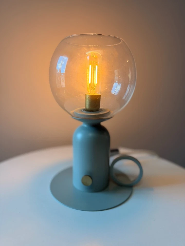 Lámpara de Mesa IKEA ASKMULLER ÅSKMULLER Regulable Verde Gris 9" 305.762.51 Foto 2 de 3