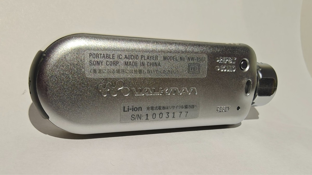 Sony Walkman NW-E507 Silver ( 1 GB ) Digital Media Player for sale
