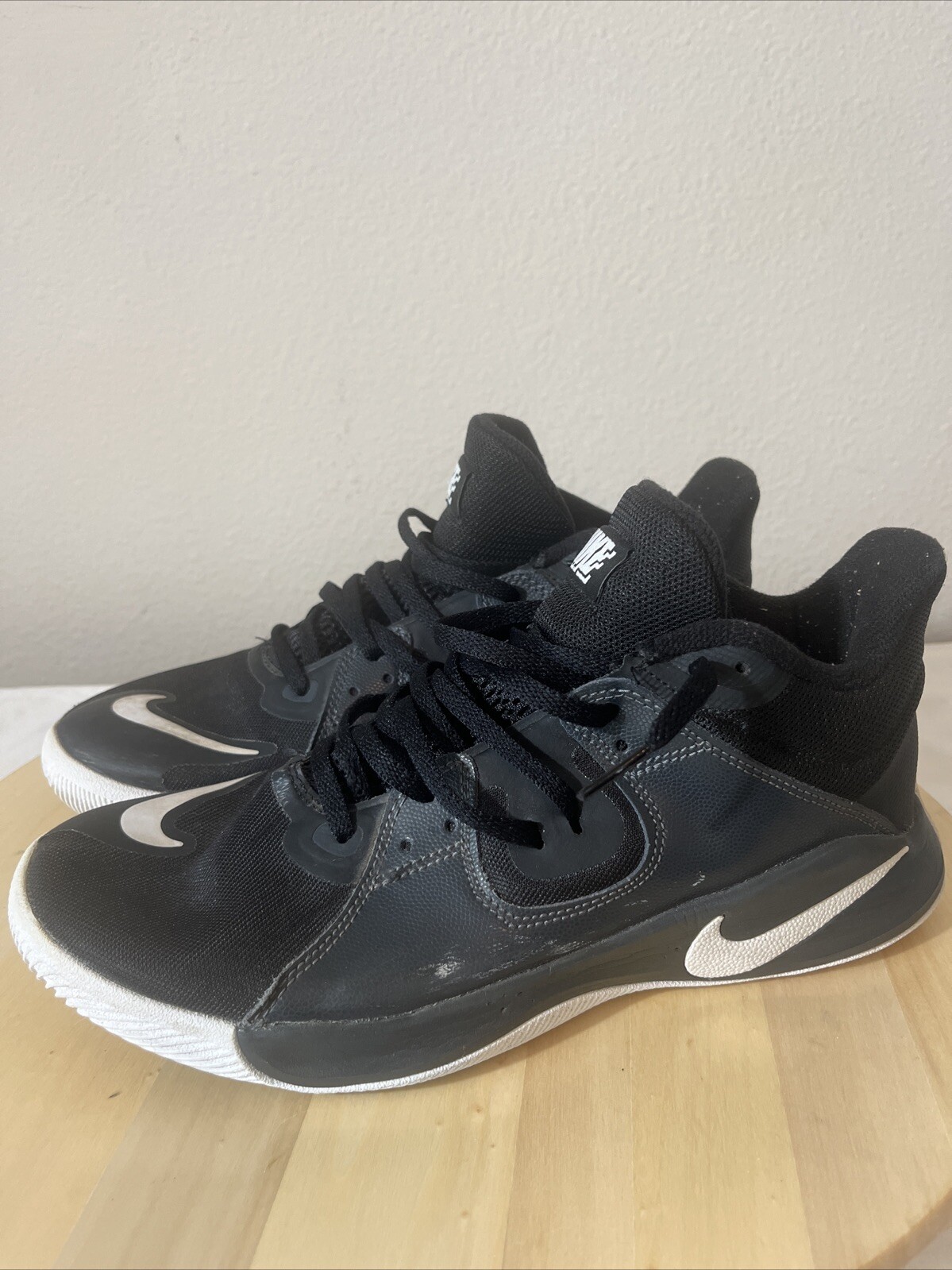 SAOLA Scarpe da basket Nike Fly By Youth 8 nere bianche sneakers medie CD0189 001