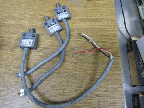 🔥3) RITE HITE HONEYWELL 914CE2 LIMIT SWITCH TOP ROLLER 2) 18211 1) 914CE2-3KL1 - 第 1/4 張圖片
