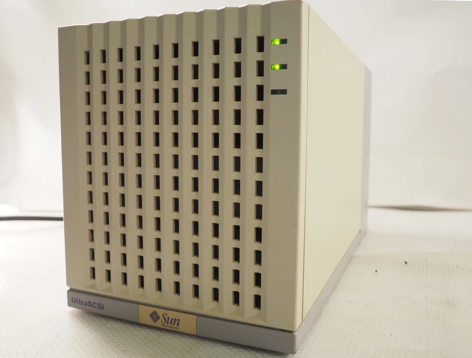 Sun Microsystems 599-2314-01 StorEdge 711 Ultra SCSI Drivers Enclosure w/ HDD - Image 2 of 4