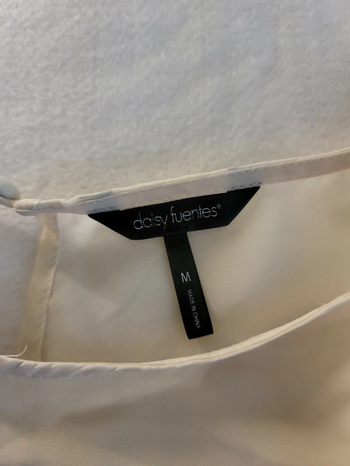 Daisy Fuentes porcelain and black lace sheer blouse top shirt sz M - Image 2 of 4