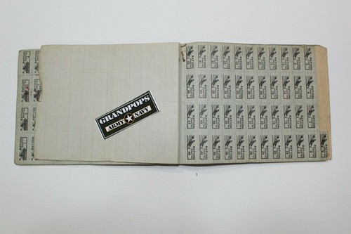 EE. UU. SEGUNDA GUERRA MUNDIAL LIBRO DE RACIONAMIENTO FRONTAL PARA EL HOGAR N.O 3 CONJUNTO FAMILIAR CON FECHA 1943 FIRMADO CON ALGUNOS SELLOS - Imagen 9 de 10