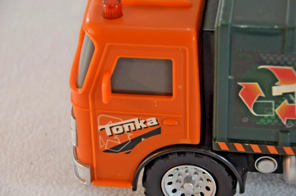 Hasbro 2010 Tonka Recycling Green Dump Truck Toy Lights And Sound Works - Image 3 of 4