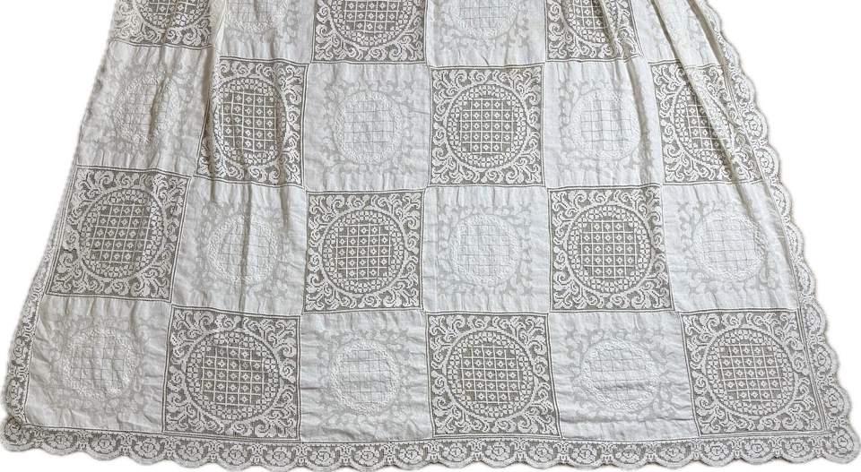 Antiguo mantel hecho a mano de principios de 1900 marfil filete cuadrado reliquia intrincado Foto 3 de 4