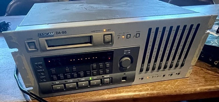 Tascam DA-88 8 Track Digital Multitrack READ - Image 2 of 4