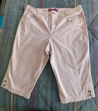 Gloria Vanderbilt Womens Taupe Capri Jeans Size 16 Flower Embroidered On Pockets