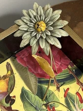 Rare! Vintage Alice Caviness Gold Blue Daisy, 1.5”