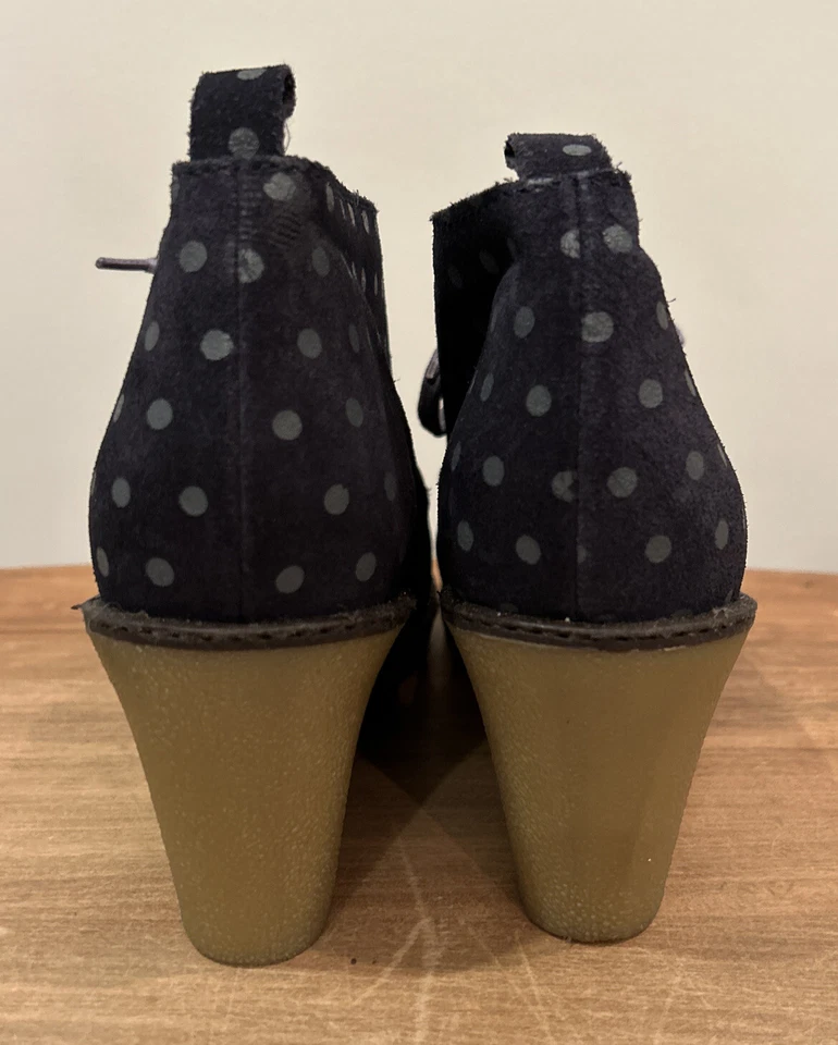 Boden Zapatos 38 EE. UU. 7 Azul Lunares Gamuza Cuña Botines con Cordones al Tobillo Foto 3 de 3
