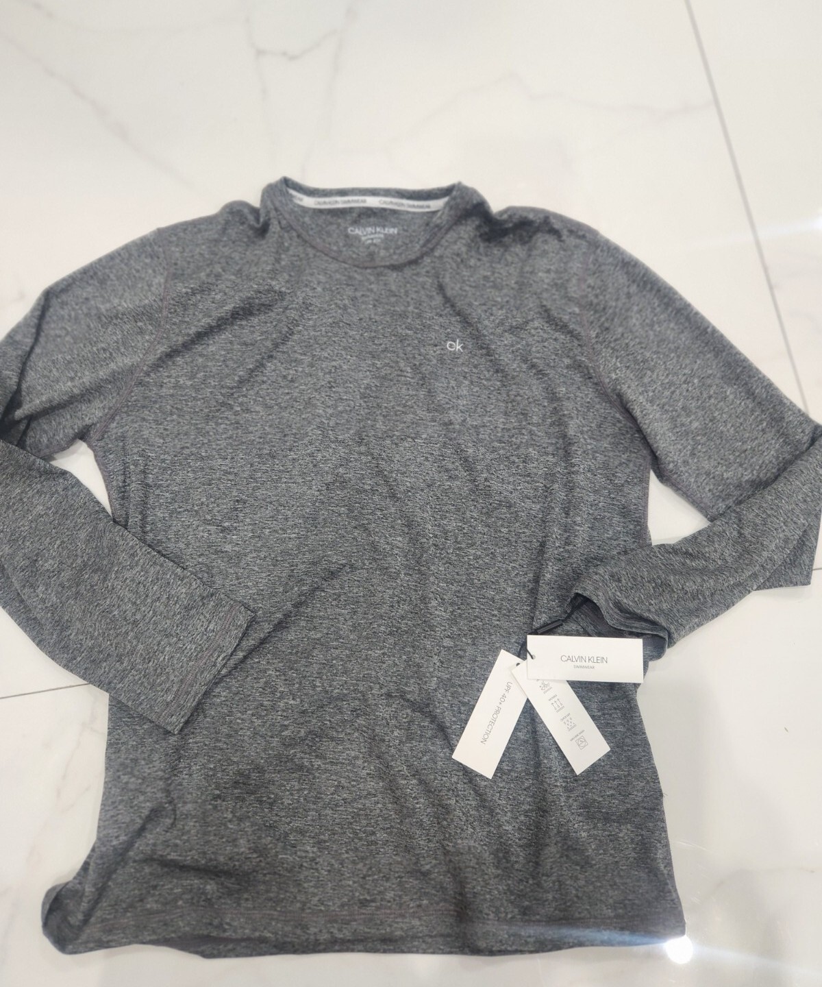 Calvin klein Men's Swimwear Gray Long Sleeve Shirt . Size L .UPF 40+ .NEW
