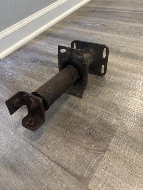 Amortiguador de parachoques trasero Cadillac Brougham 1982-1992 usado Foto 2 de 4