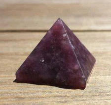 NATURAL LEPIDOLITE SMALL GEMSTONE PYRAMID 20-22mm