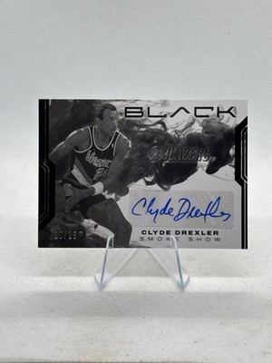 2022-23 Panini Black Clyde Drexler Smoke Show Signatures Silver /25 Auto SP HOF
