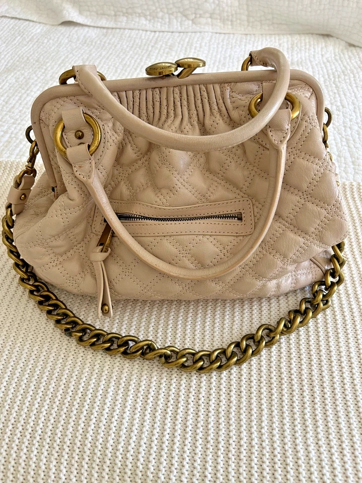 Bolso de mano Marc Jacobs acolchado de cuero - marfil/crema con herrajes en tono dorado Foto 2 de 4