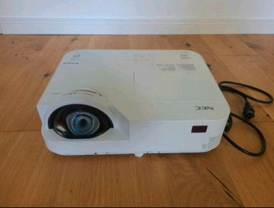 NEC Beamer M333xs