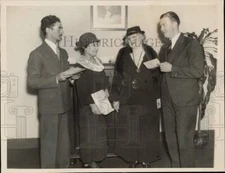 1935 Press Photo Winners meet with Mrs. Oliver Harriman at RKO building NYC
