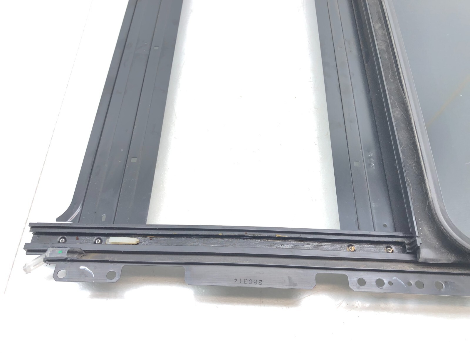 2014-2019 MASERATI GHIBLI FRONT SUNROOF MOONROOF ASSEMBLY OEM.
