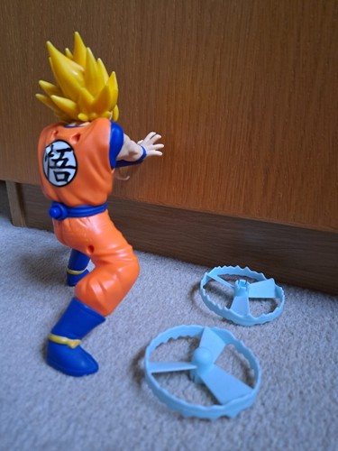 Lanzador de figuras de acción Dragon Ball Z Goku Super Saiyan Bandai - Imagen 7 de 7