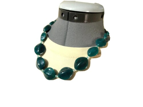 BEADED Necklace Green 3D Diamond shaped Green White Retro look Single strand - Bild 3 von 6