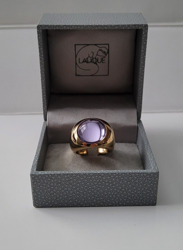 Anillo Chapado en Oro Cabujón Violeta Cristal Lalique Talla 7 - Imagen 8 de 8