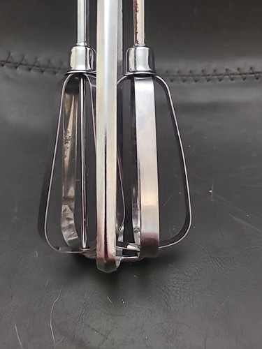 Vintage White Egg Beater - Hand Crank Mixer - Stainless Unbranded - Picture 7 of 9