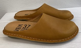 Vibae Roma Mules Women's Size US7 EU37 Sunflower Leather Casual Slip On Shoes