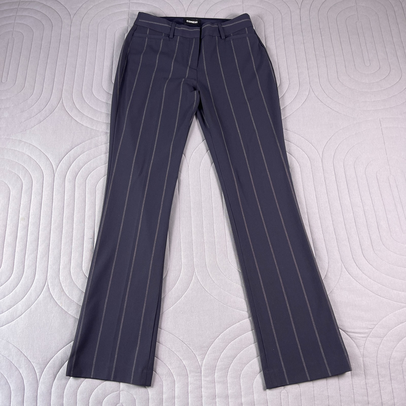 Express Women's Dress Pants 6R Columnist Barely Boot Midrise Navy Stretch Stripe
