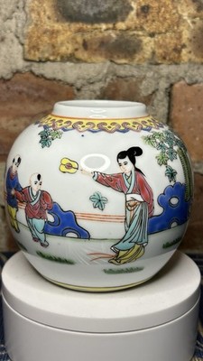 Paar chinesische Porzellan Mini Vasen Kannen Liling China Figuren 10 cm