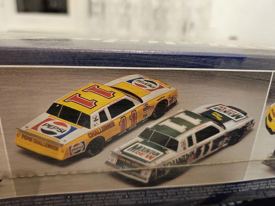 Monogram 1/24 Darrel Waltrip Combo Factory Sealed  - Immagine 2 di 4