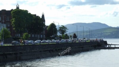 Photo 6x4 Greenock Esplanade Greenock/NS2776 An expectant crowd awaits t c2010