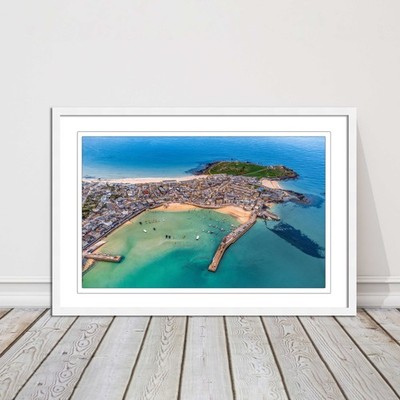 St Ives, Cornwall. Luftbild. Gerahmter Bilderdruck, Rahmenfarben wählbar.