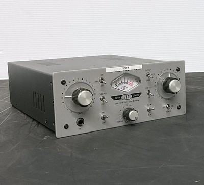 Universal Audio 710 Twin-Finity Microphone Preamp
