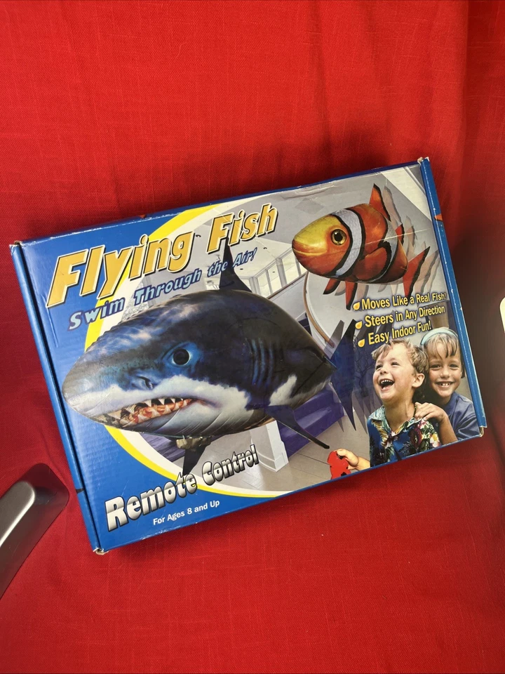 Remote Control Clownfish SwimmingRC Animal Toy Infrared RC Fly Fish Air Balloon - Image 2 of 4