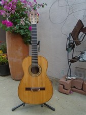 Viuda De Santos Hernandez Guitarreria labeled...