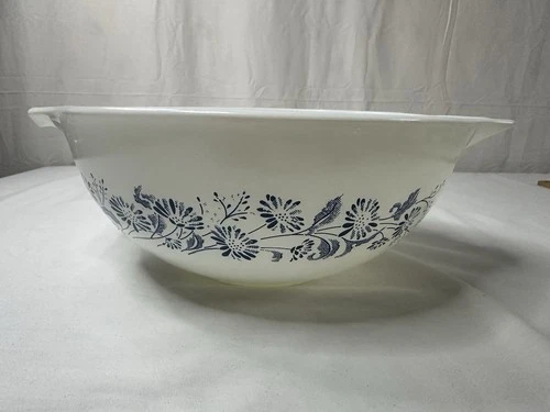 New ListingPyrex VTG Colonial Mist Pattern Cinderella 2 1/2 Qt 443