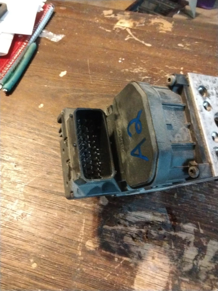 Ford Crown Victoria 2006-08 ABS control de bomba OEM 6W732C346BA módulo (a2) Foto 2 de 4