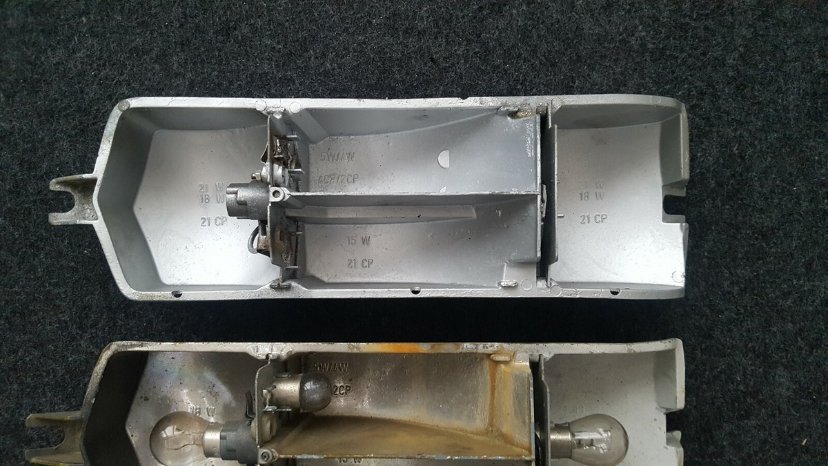 Metall Oldtimer Mercedes W108 Rückleuchte Lampenträger 1088260251  