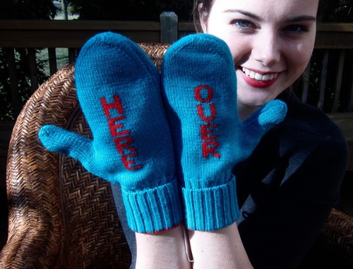 Kate Spade Over Here Mittens Big Apple Teal/Red Gloves BABY IT'S COLD! 100%  Wool | eBay