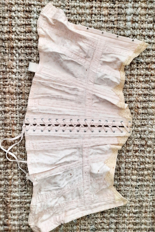Victorian-Edwardian Pale Pink Corset, Size S: Enchanting & Sensual, 100% Cotton - Image 3 of 4