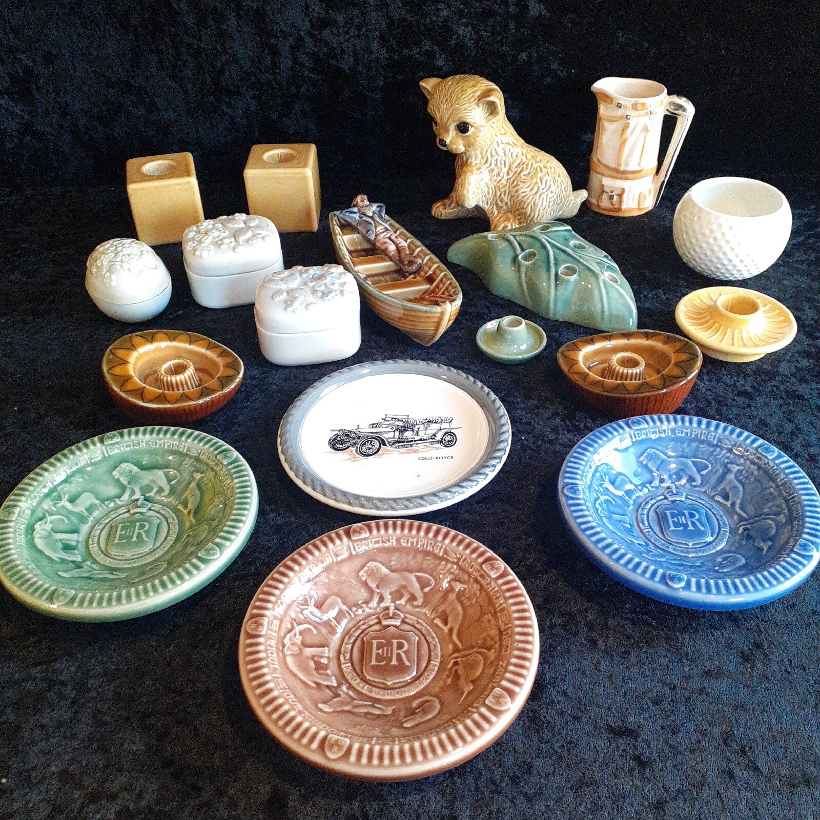 18 PIECE JOBLOT VINTAGE WADE CANDLE STICK HOLDERS, TRINKET, DISH, JUG