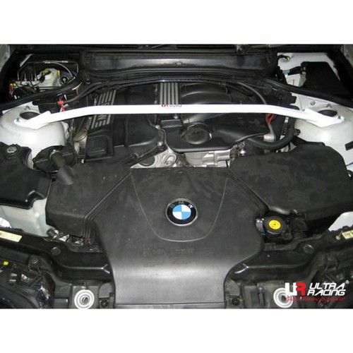Barra de puntal delantera Ultra Racing 2Pt para BMW E46 320i 2.0 M-Sport '98-'06 (TW2-560) - Imagen 1 de 5
