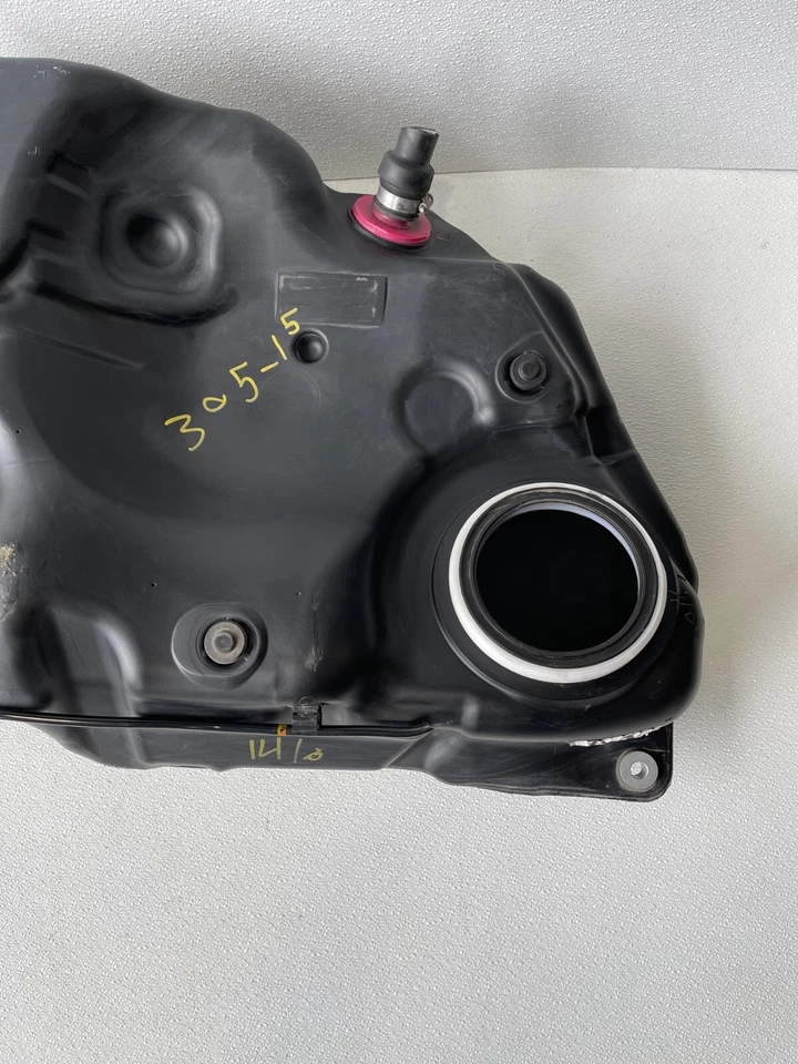 2010 Lexus gs430 fuel Gas tank used oem 7711130200 - Image 2 of 4