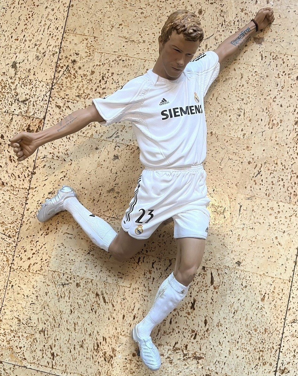FT　CHAMPS　12インチ（約30センチ）　フィギュア　デイビット・ベッカム Amazon | FT Champs - Real Madrid: 12 Inch Deluxe Figure
