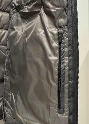 Tumi PAX Down Vest, Slate Grey, M, Convertible to Travel Pillow $145 - Picture 7 of 11