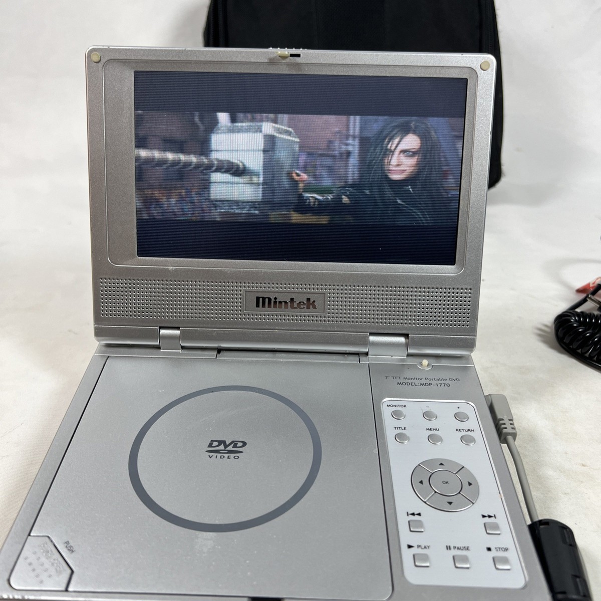 Mintek MDP-1770 Portable DVD Player (7.5