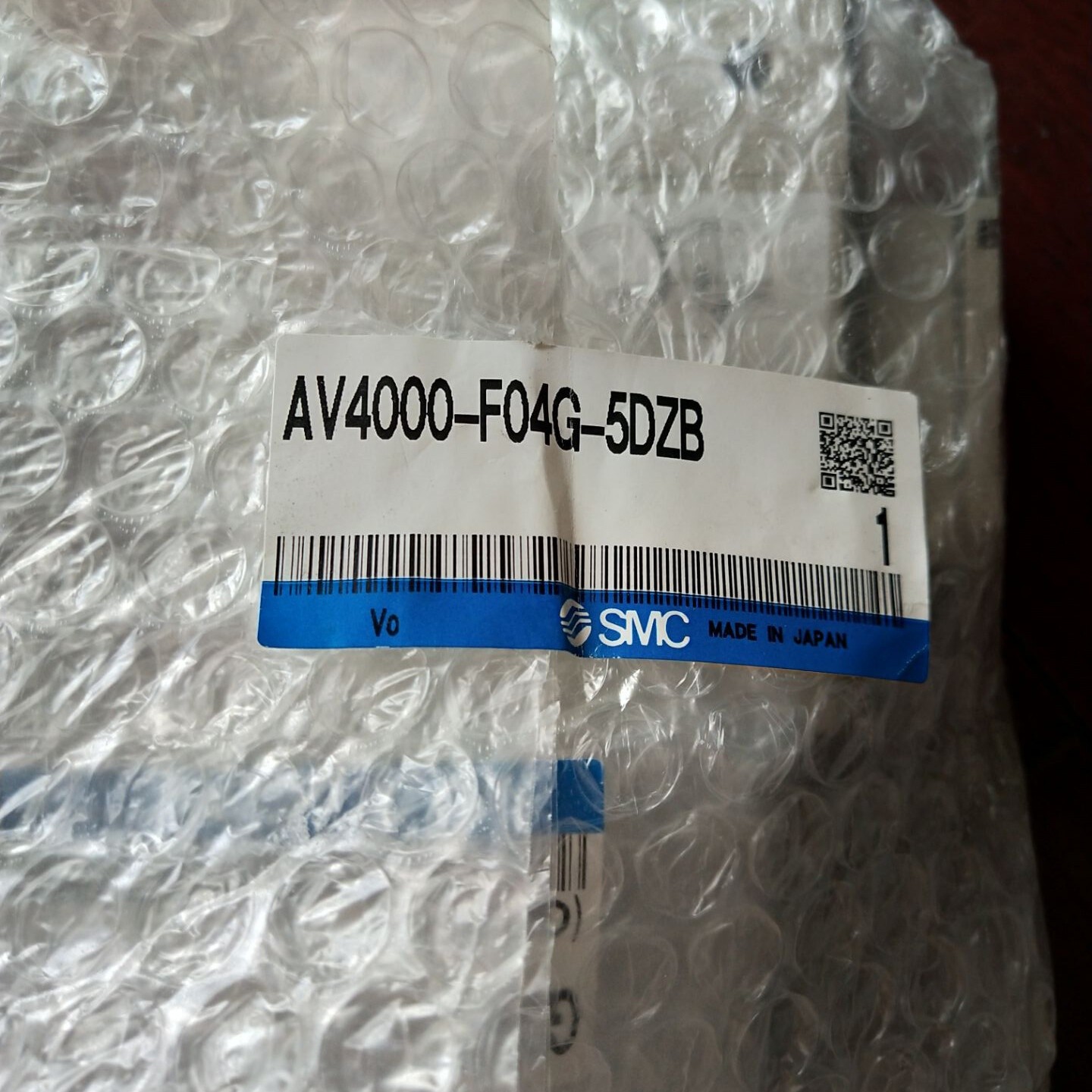 1PCS New FOR SMC solenoid valve AV4000-F04G-5DZB   *vb