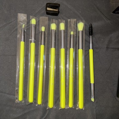 Docolor Makeup Brushes - Brand New - 8 Brushes - Pencil Sharpener Not A Full Set